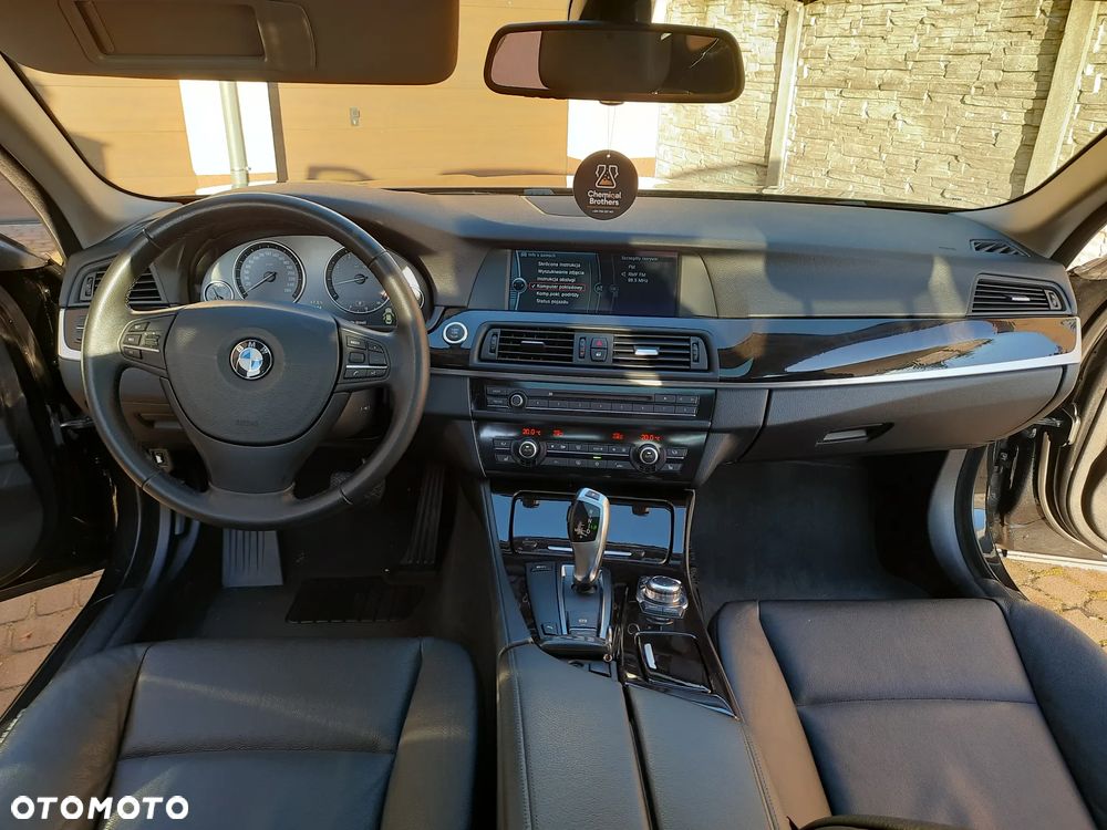 BMW Seria 5 528i - 23