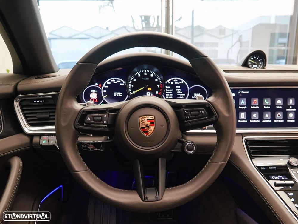 Porsche Panamera 4 E-Hybrid Platinum Edition com PDLS - 26