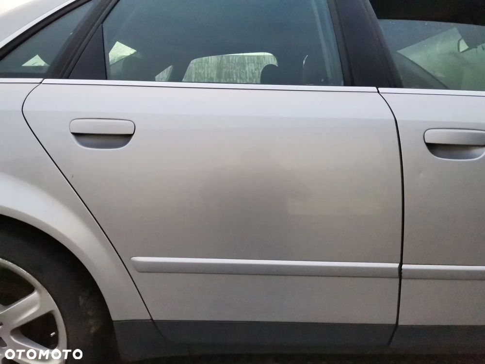 Drzwi Prawe  tył AUDI A4 B6 Sedan Kod lak LY7W 00-04