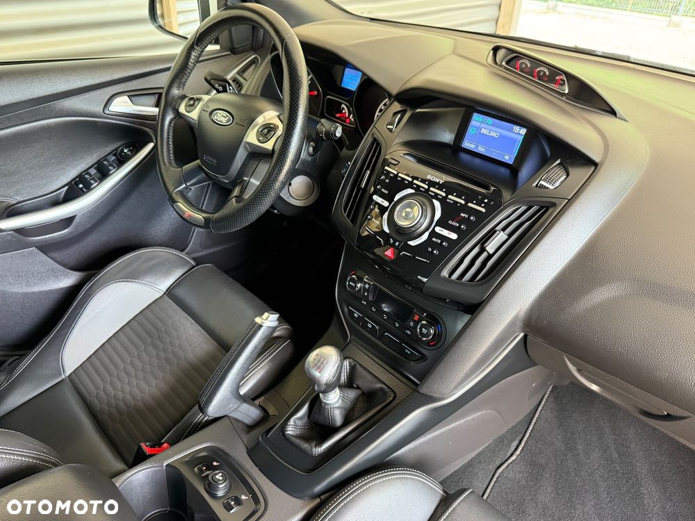 Ford Focus 2.0 EcoBoost ST mit Leder-Exclusiv-Paket - 38