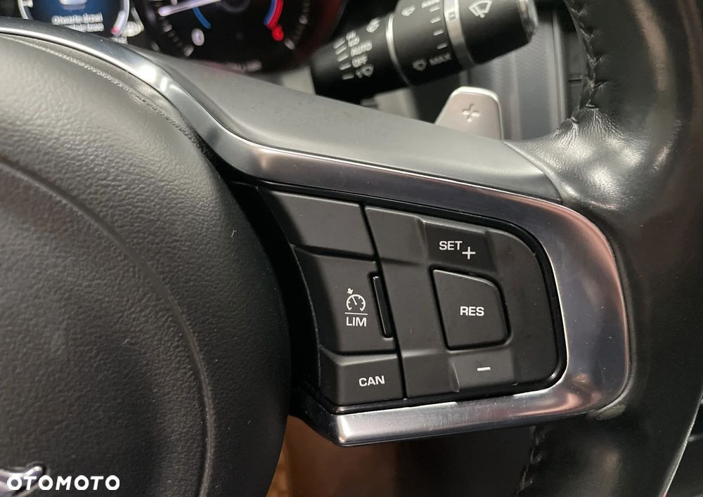 Jaguar XF 2.0 i4D AWD R-Sport - 26