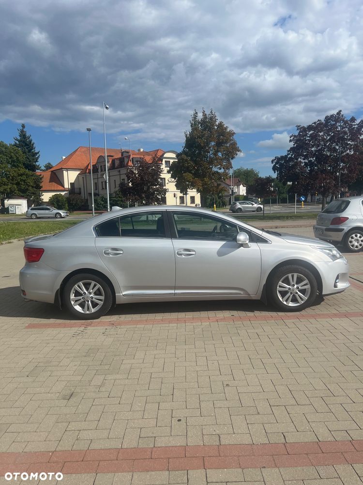Toyota Avensis 1.6 Active - 2