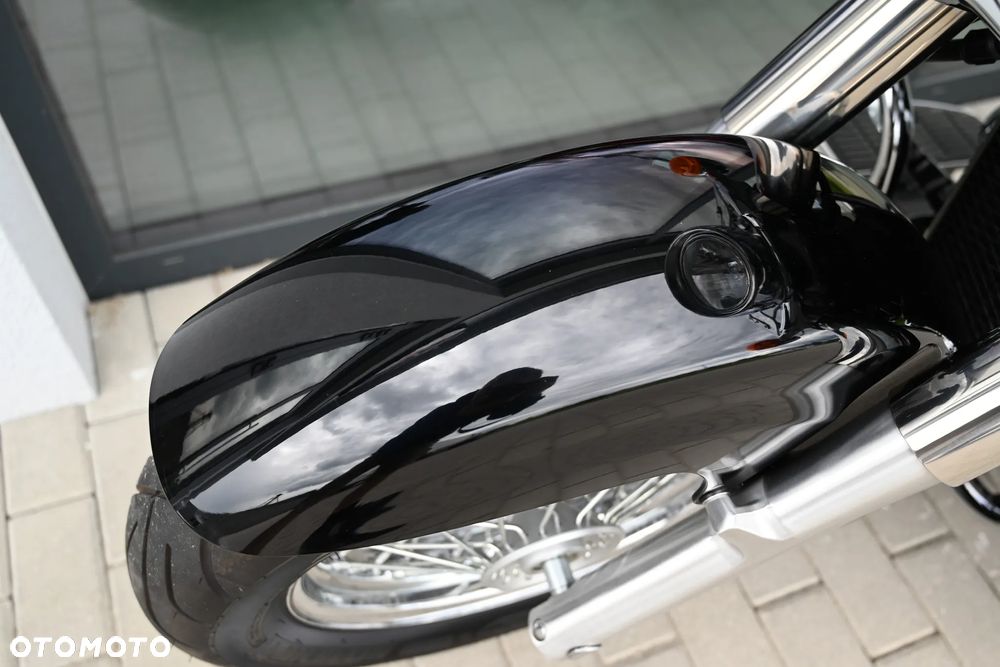 Suzuki Intruder - 24
