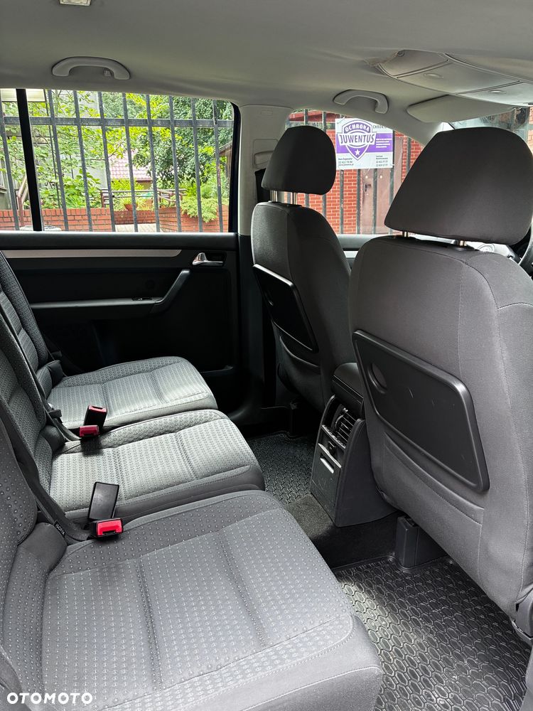 Volkswagen Touran 1.6 FSI - 16