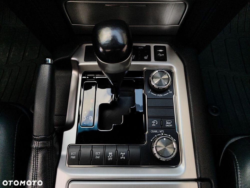 Toyota Land Cruiser - 26