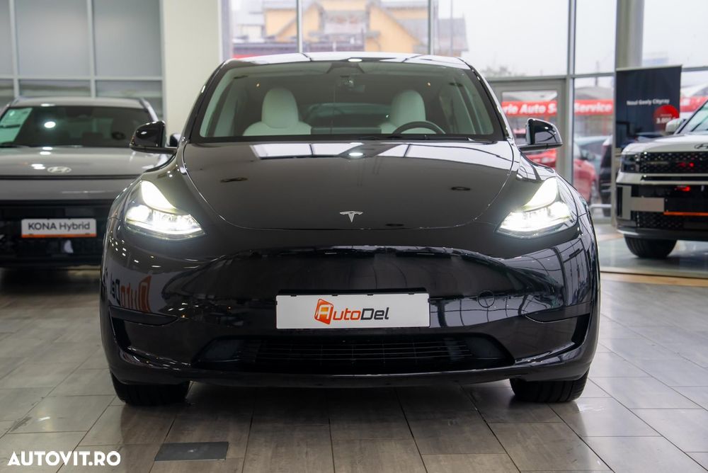 Tesla Model Y - 5