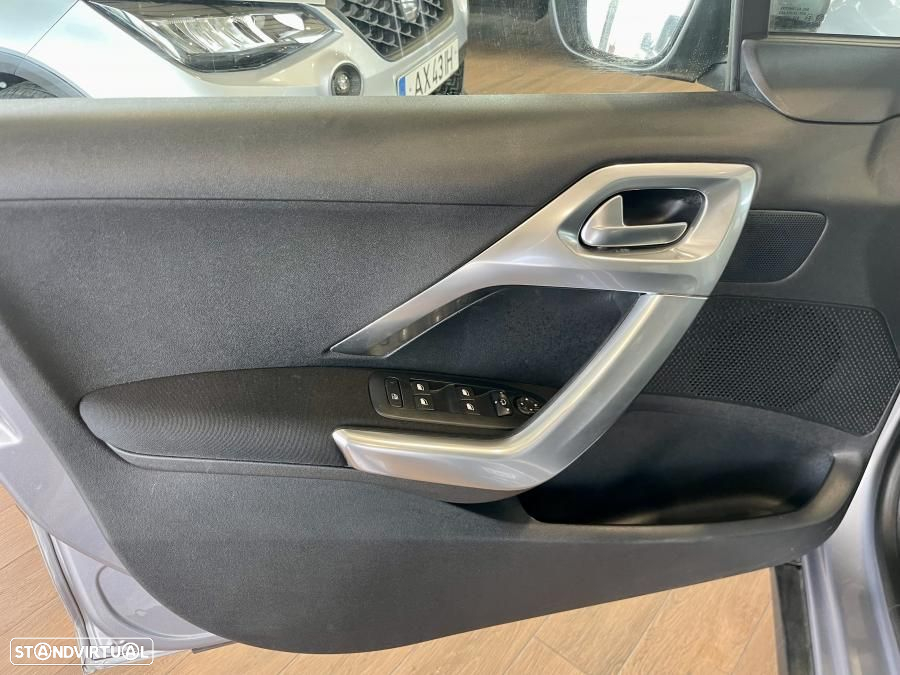 Peugeot 2008 1.2 PureTech Allure - 20