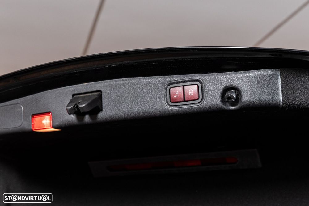 Mercedes-Benz E 350 e AMG - 28