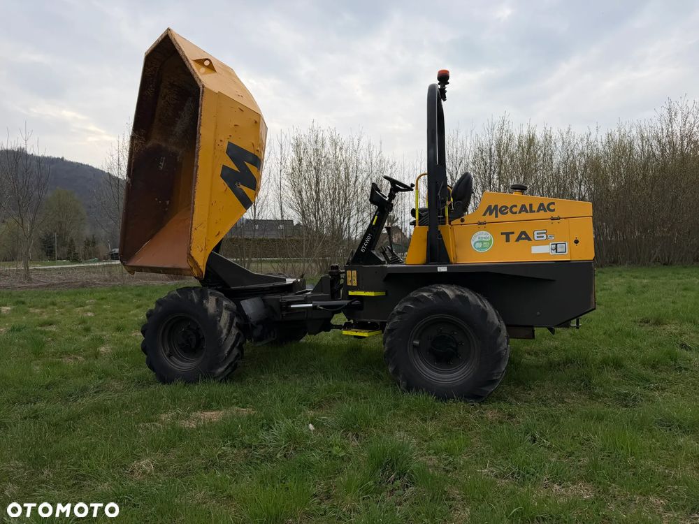 Terex Mecalac TA6s Wozidło wózek z Obrotową Kolebą. 6ton ładowność. 4x4. Silnik Perkins 80KM 4 cylindry. 1900 mtg. 2021 rok. Kamera z wielkim Ekranem! Jazda Rewers 3prędkości. Maszyna jak Nowa z Norweskiego Gospodarstwa! Ani deka luzów i wycieków! Hydrostatic. Pełny Oryginał. Hamulce brzytwa. Serwisy w DEKRA. Maszyna Woziła lekkie ładunki. Praktycznie zerowe zużycie. Wielka Okazja. Wszystko w pełnym Oryginale. Opony Oryginał wszystkie z 2020roku. - 1