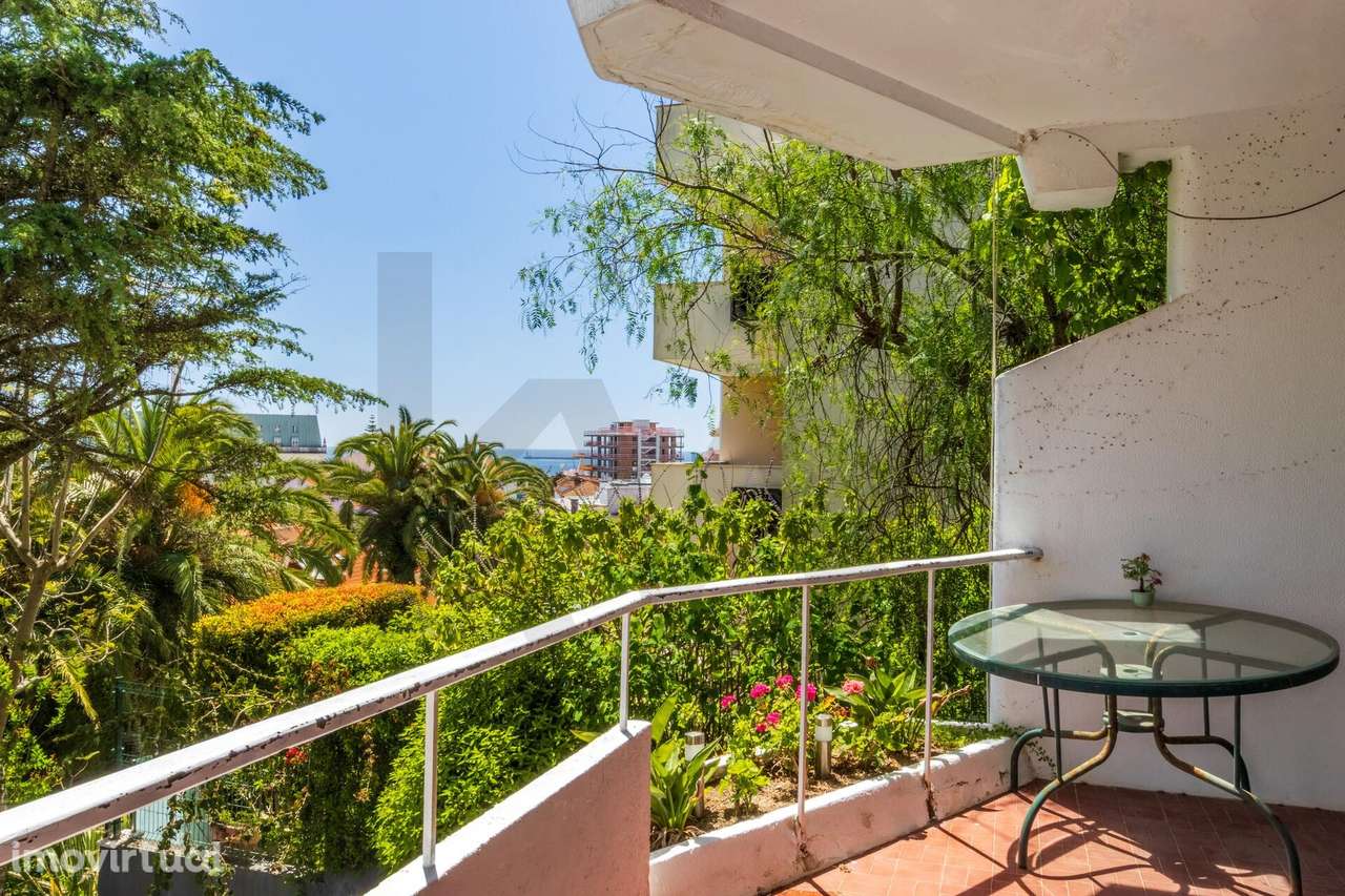 Moradia Exclusiva no Monte Estoril com Logradouro e Estacionamento | C - Grande imagem: 2/46