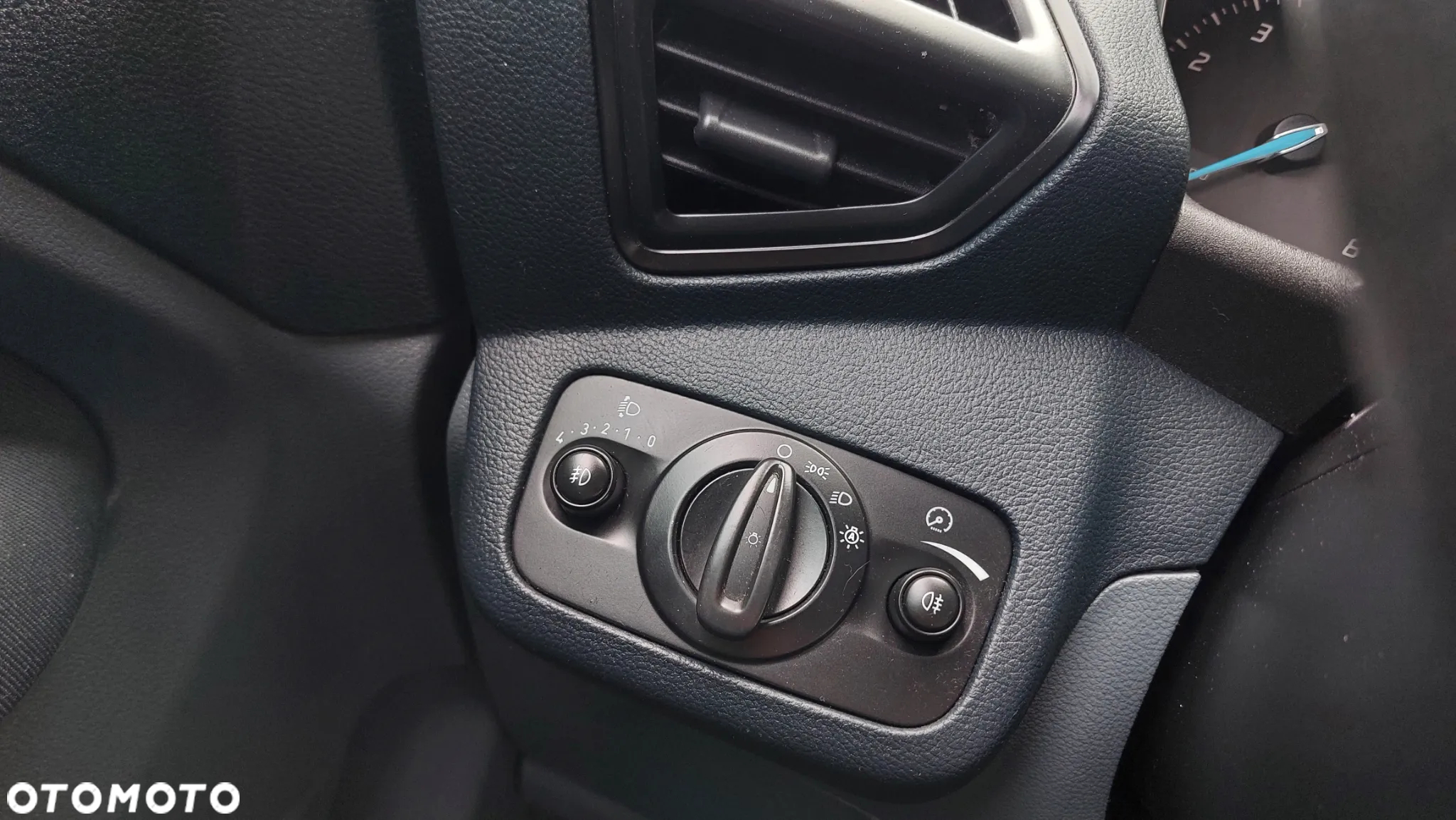 Ford C-MAX 1.6 Ambiente - 28