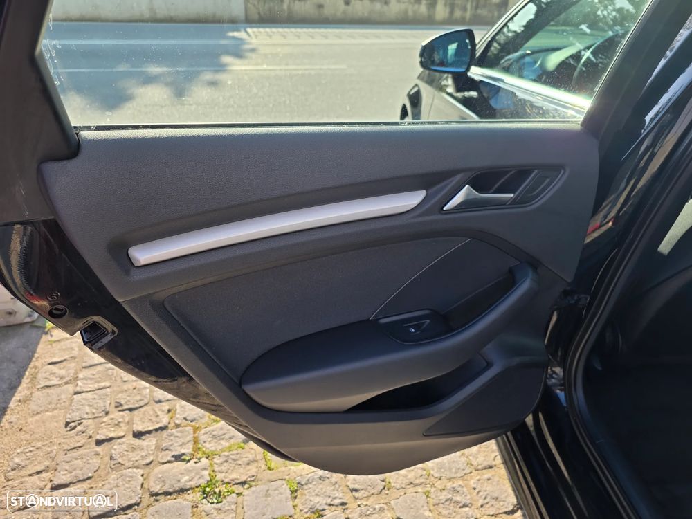 Audi A3 Sportback 1.6 TDI (clean diesel) S line Sport Pack - 44