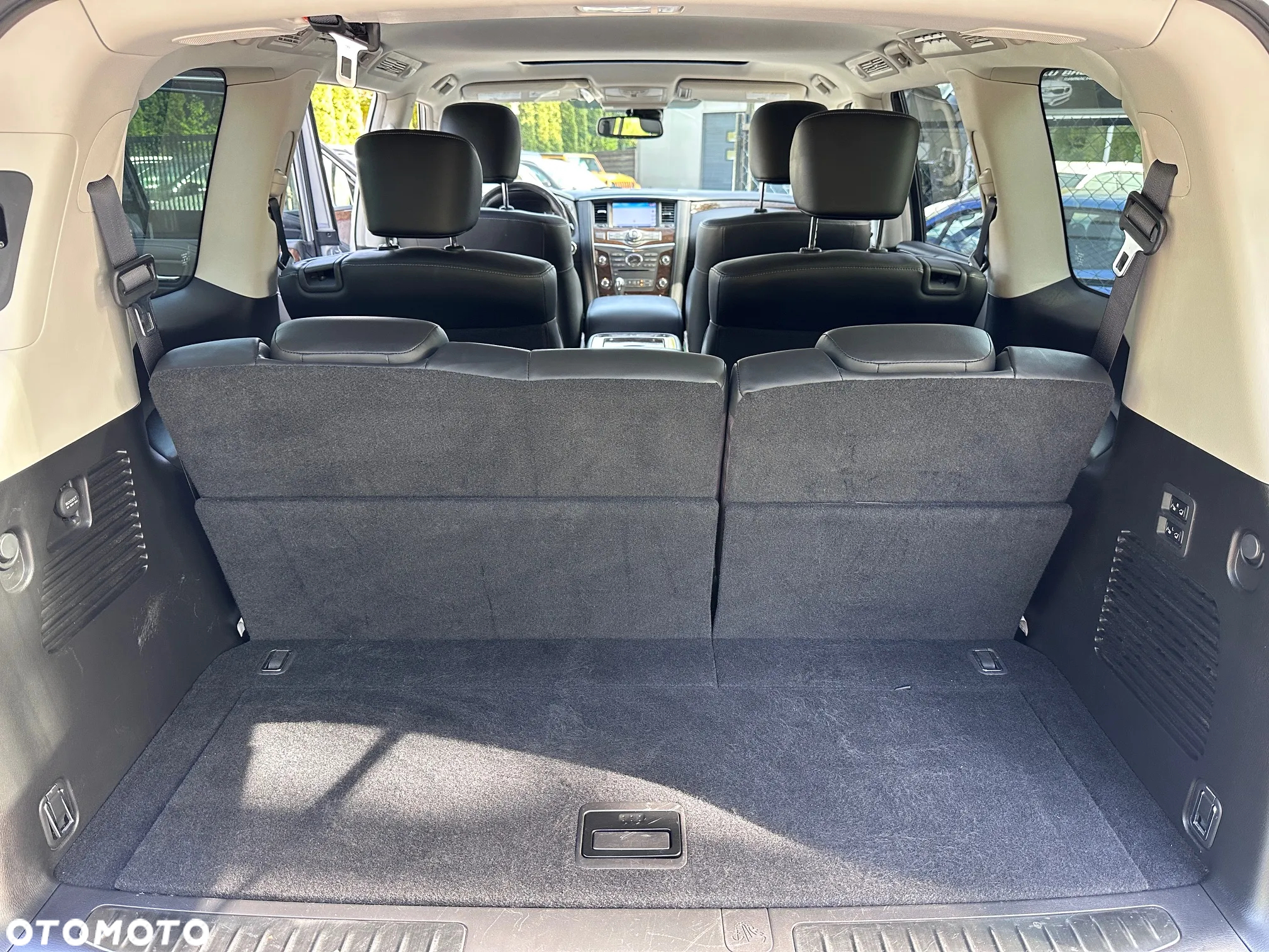 Infiniti QX80 - 8