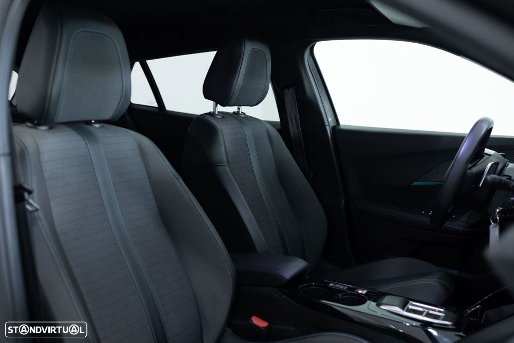 Peugeot 2008 1.2 PureTech Allure EAT8 - 22