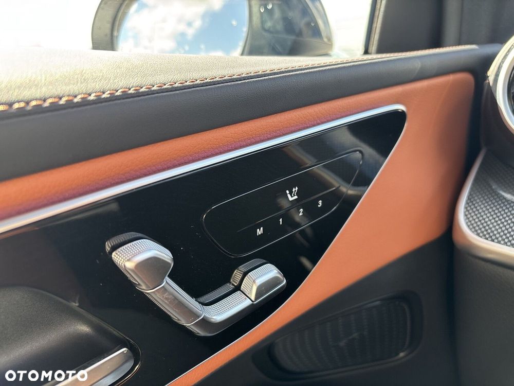 Mercedes-Benz GLC - 21