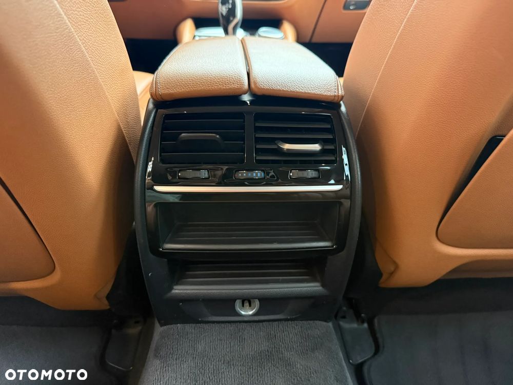 BMW Seria 5 530i xDrive Luxury Line - 21