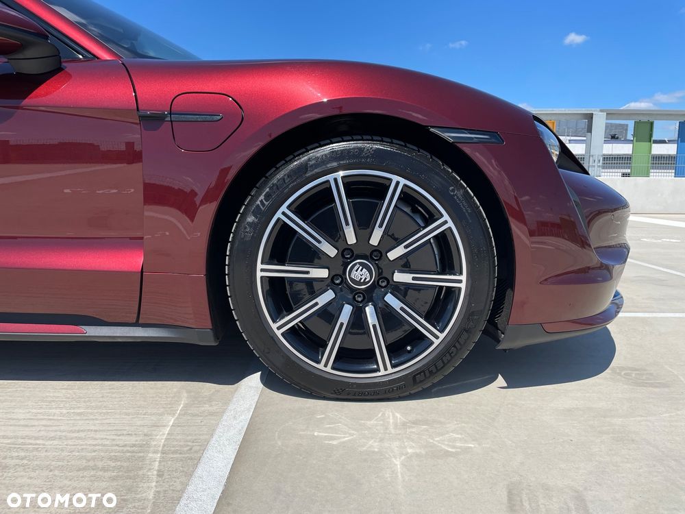 Porsche Taycan Turbo - 20