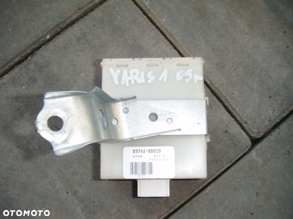 toyota yaris 1 05r  moduł centralnego zamka 89741-0d020 - 1