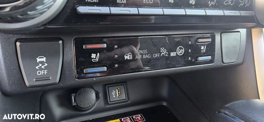 Toyota RAV4 2.5 Hybrid VVT-iE 4x4 Luxury Premium - 6