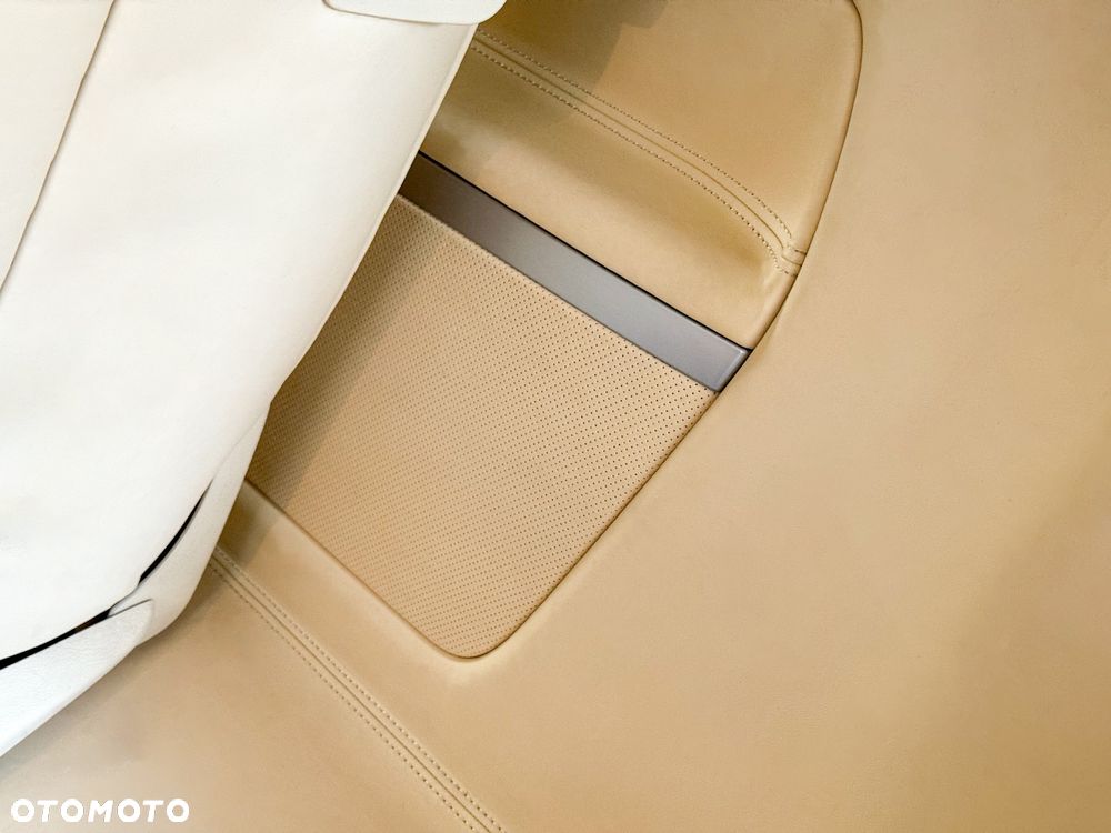 Volkswagen Multivan - 13