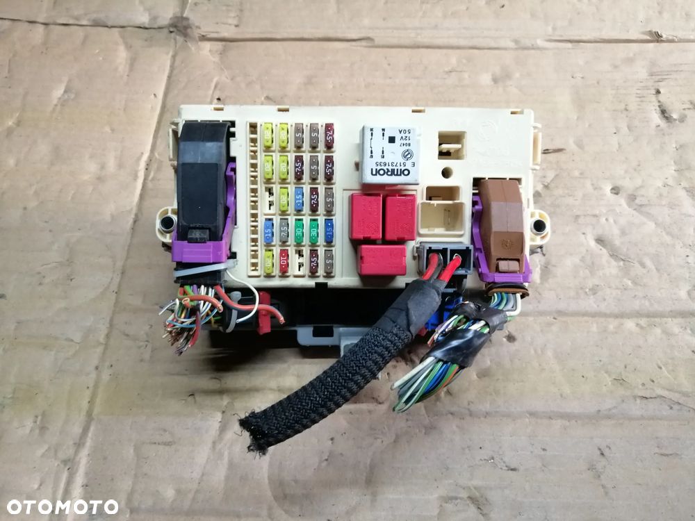 Fiat Bravo II 1.4 T.Jet zestaw startowy komputer Bosch 0261201687 stacyjka 2 klucze immo skrzynki bezpieczników i inne - 11