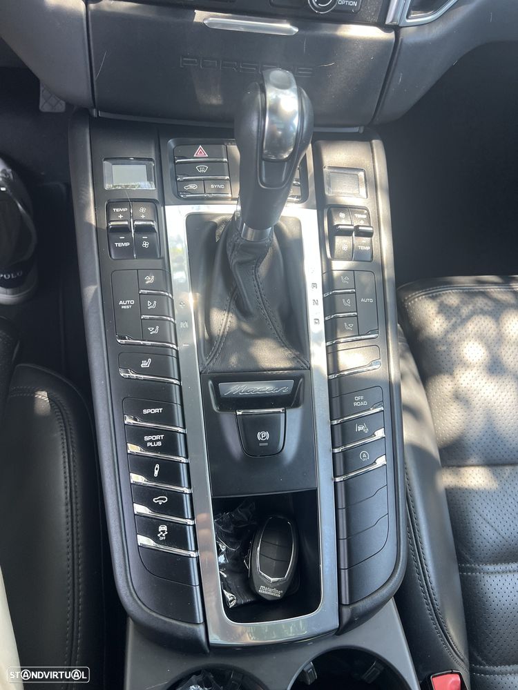 Porsche Macan Turbo - 11