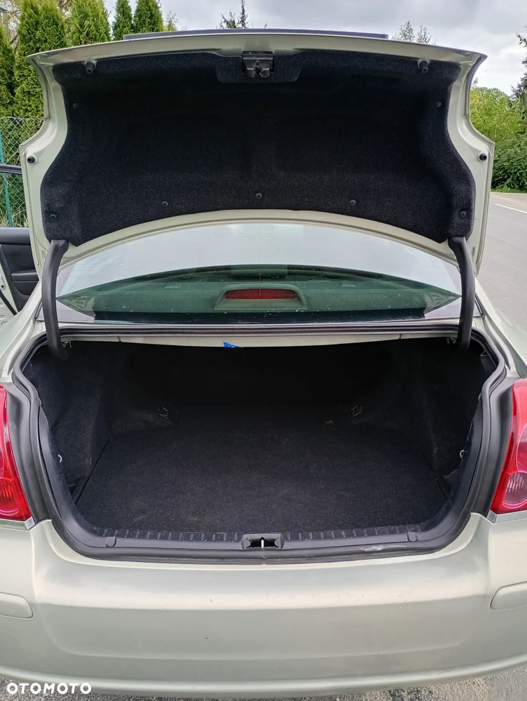 Toyota Avensis 1.6 VVT-i Luna - 6