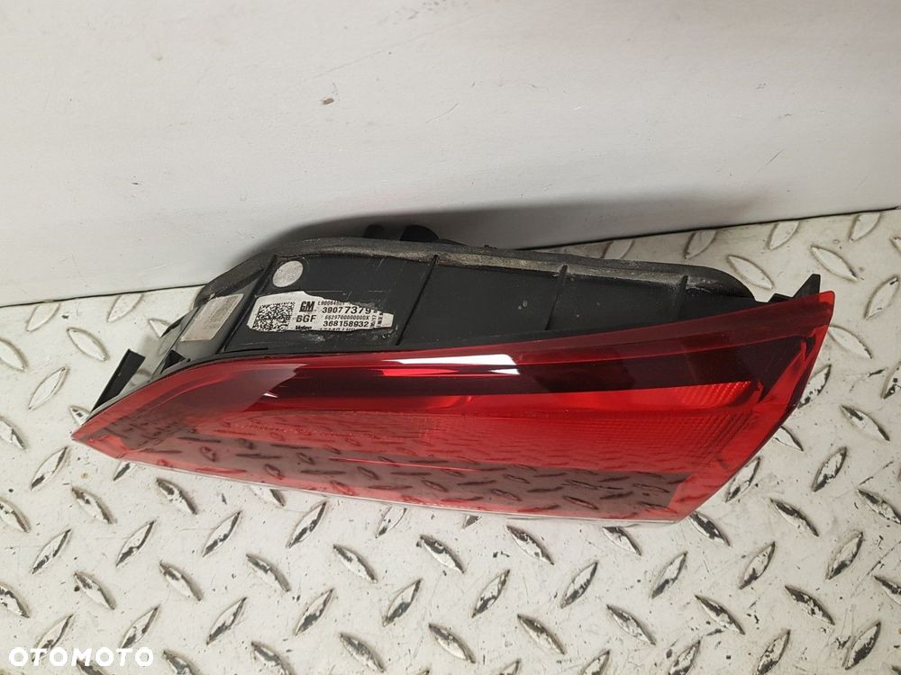 ORYGINALNA LAMPA TYLNA PRAWA W KLAPE PRAWY TYŁ OPEL ASTRA K 5 V KOMBI 15-19 39077379 - 4