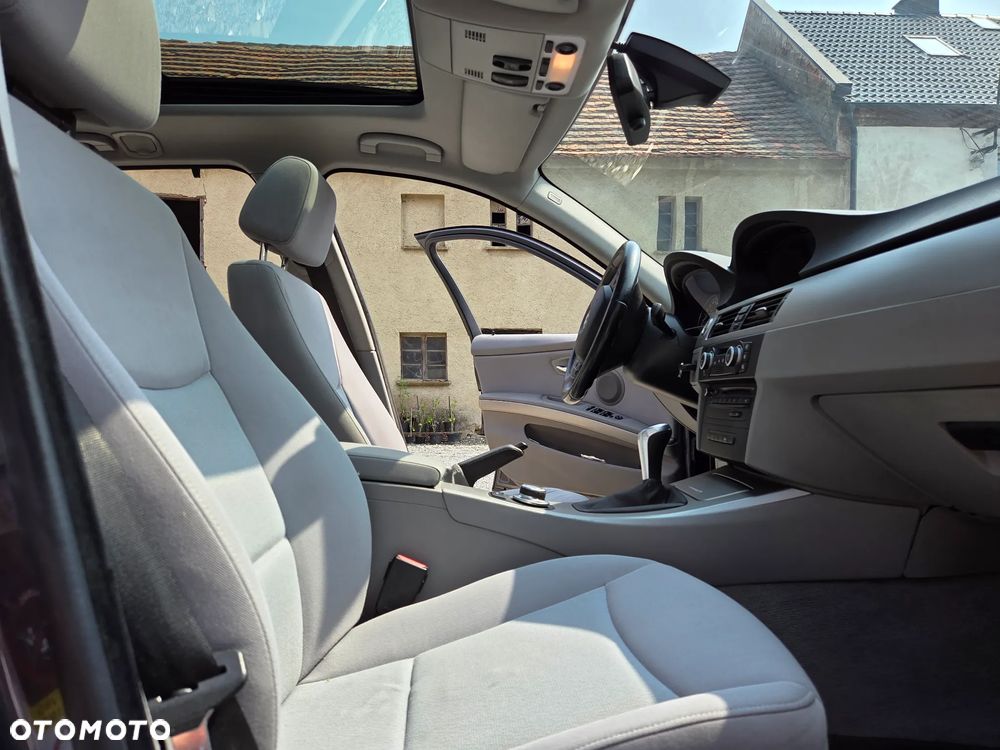 BMW Seria 3 320d DPF Touring - 10
