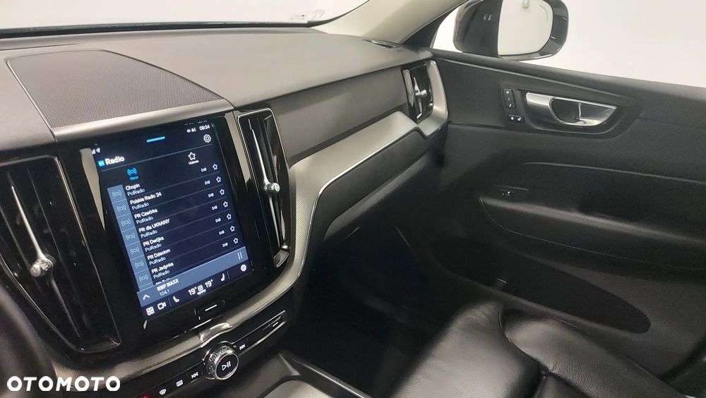 Volvo XC 60 B4 B Plus Dark - 20