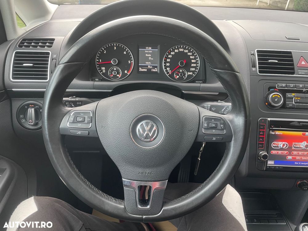 Volkswagen Touran - 28
