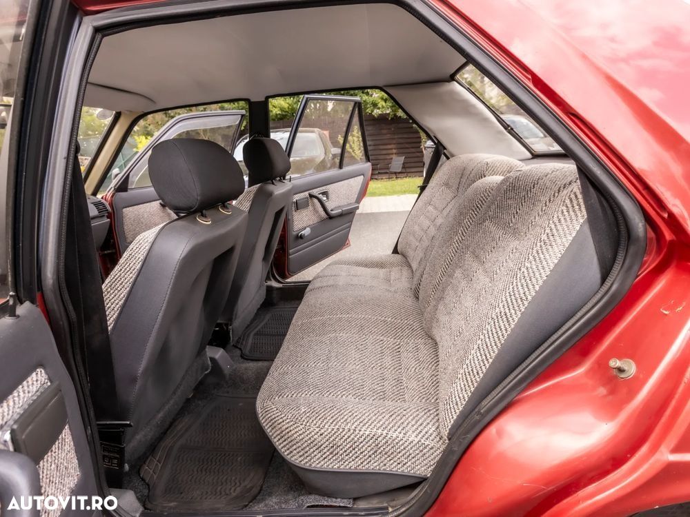 Peugeot 305 - 10