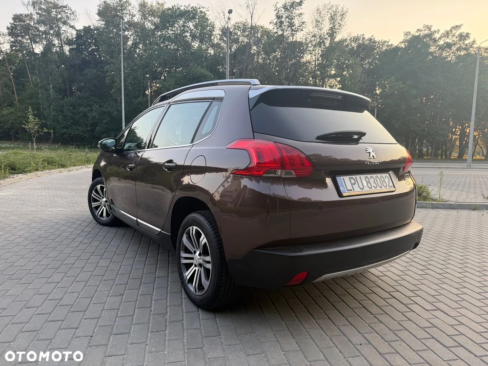 Peugeot 2008 1.2 Pure Tech Allure S&S - 6