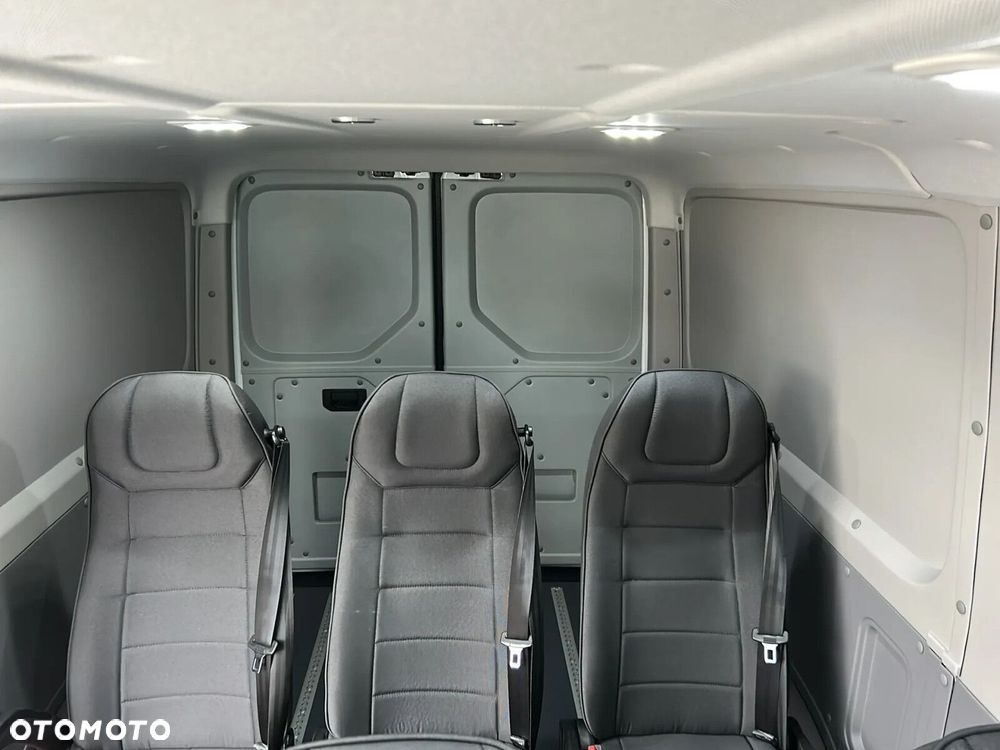 Volkswagen Crafter 9 osób 35 furgon 140 KM 3640 - 13