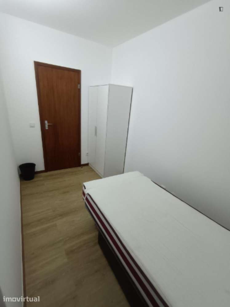 Quarto - localizado em Olivais Coimbra - Grande imagem: 3/10