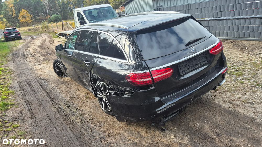 Mercedes-Benz Klasa E 220 d 4Matic T 9G-TRONIC Avantgarde - 5