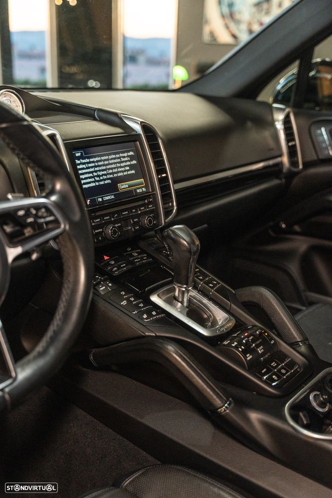 Porsche Cayenne Platinum Edition - 10