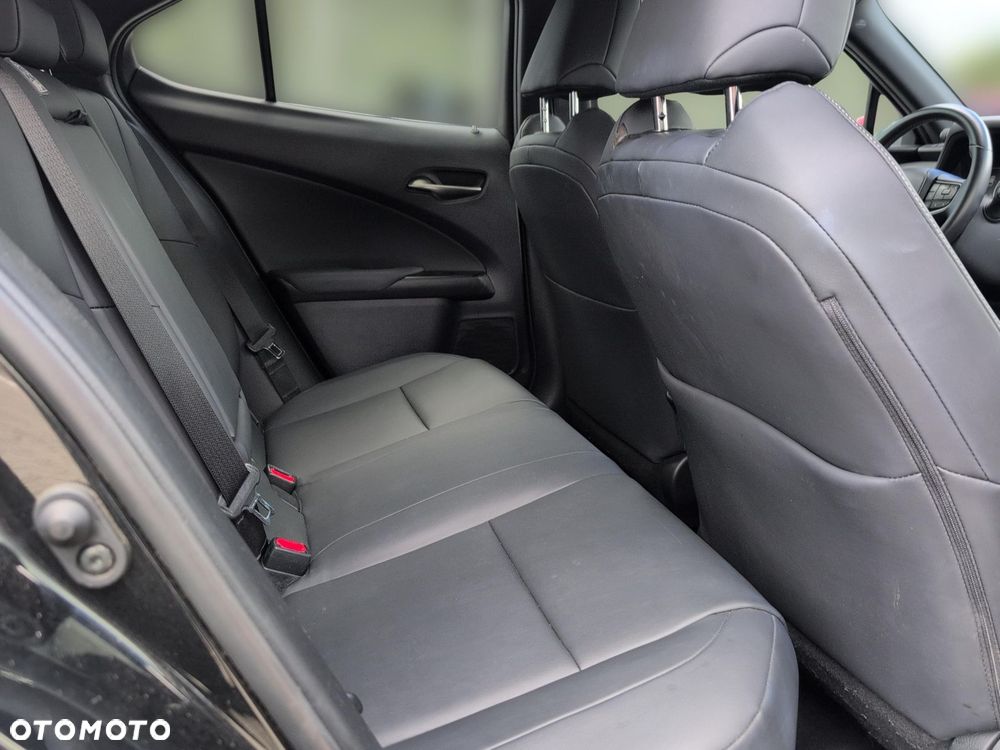 Lexus UX - 10