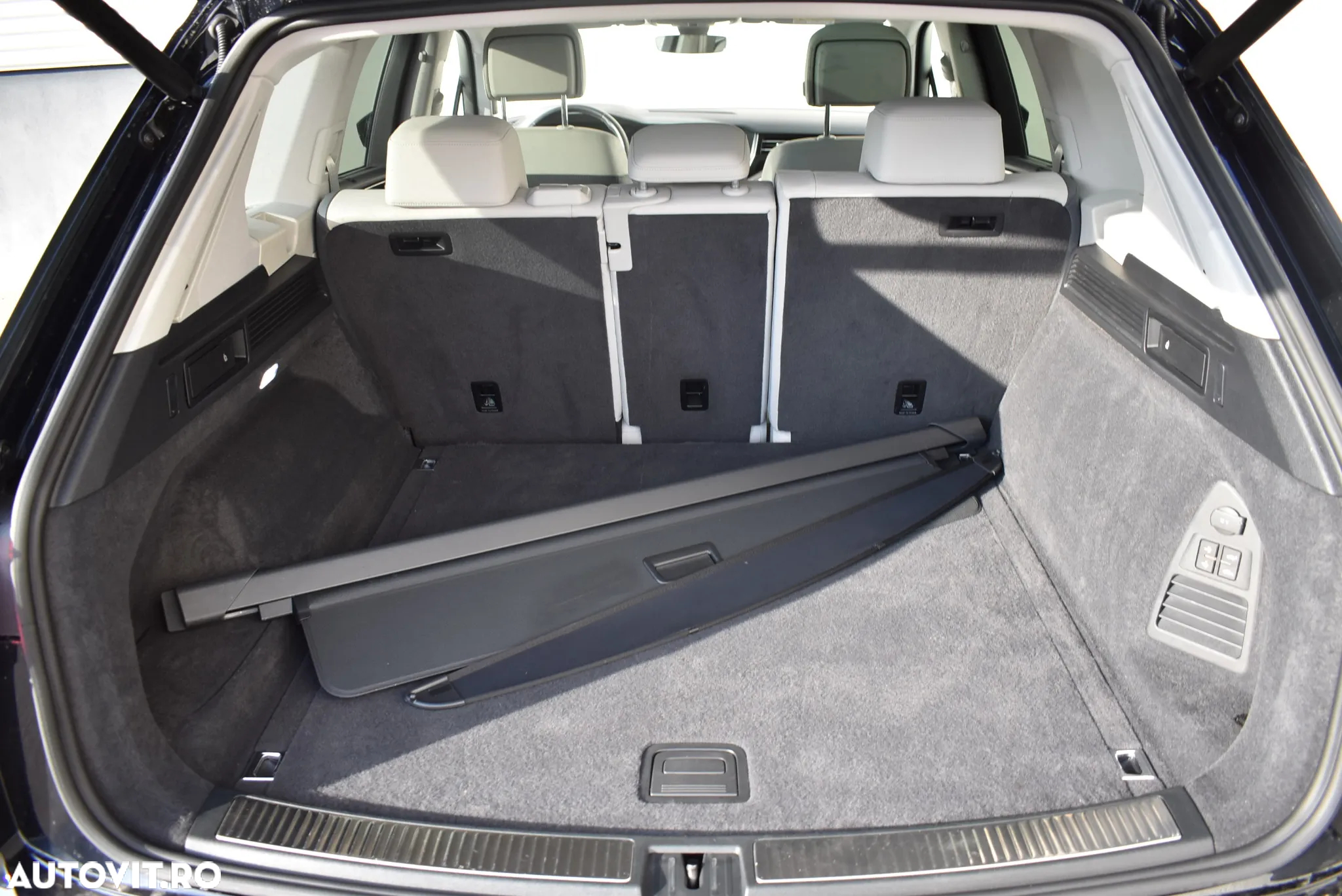 Volkswagen Touareg V6 TDI 4MOTION Elegance - 30
