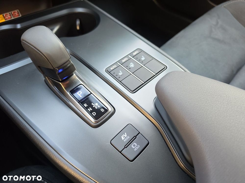 Lexus UX 300h Business - 19