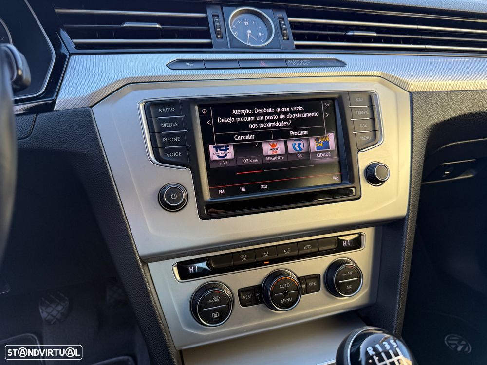 VW Passat 1.6 TDI Highline - 27