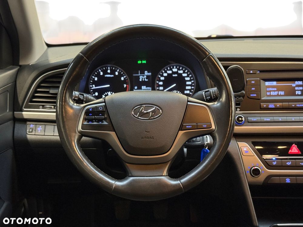 Hyundai Elantra 1.6 Classic Plus - 26