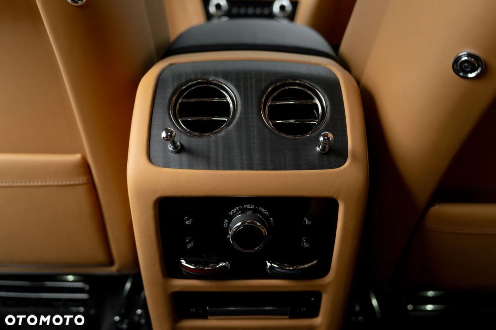 Rolls-Royce Ghost Standard - 25