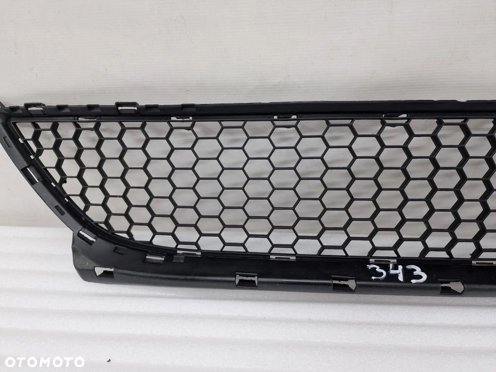 DACIA LOGAN I LIFT 09- KRATKA ŚRODKOWA ZDERZAKA PRZEDNIEGO , NR 8200752803 , NR AUKCJI K343 - 3