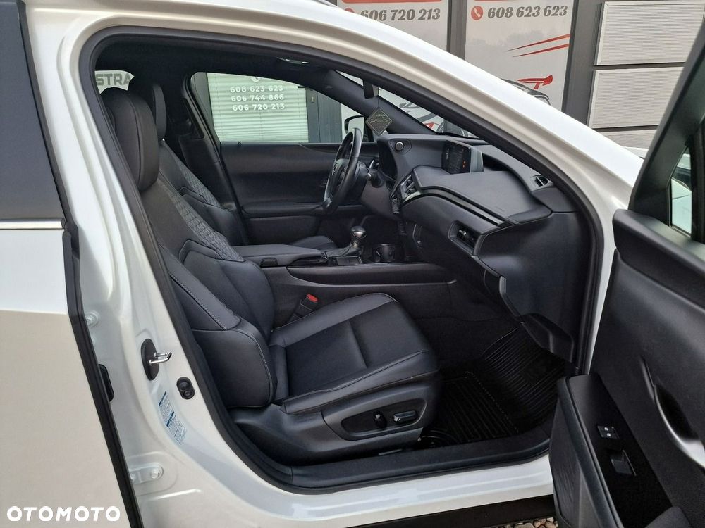 Lexus UX - 33
