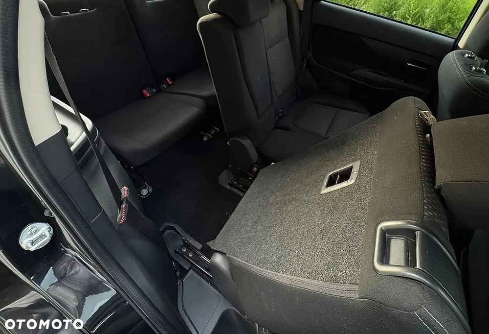 Mitsubishi Outlander - 11
