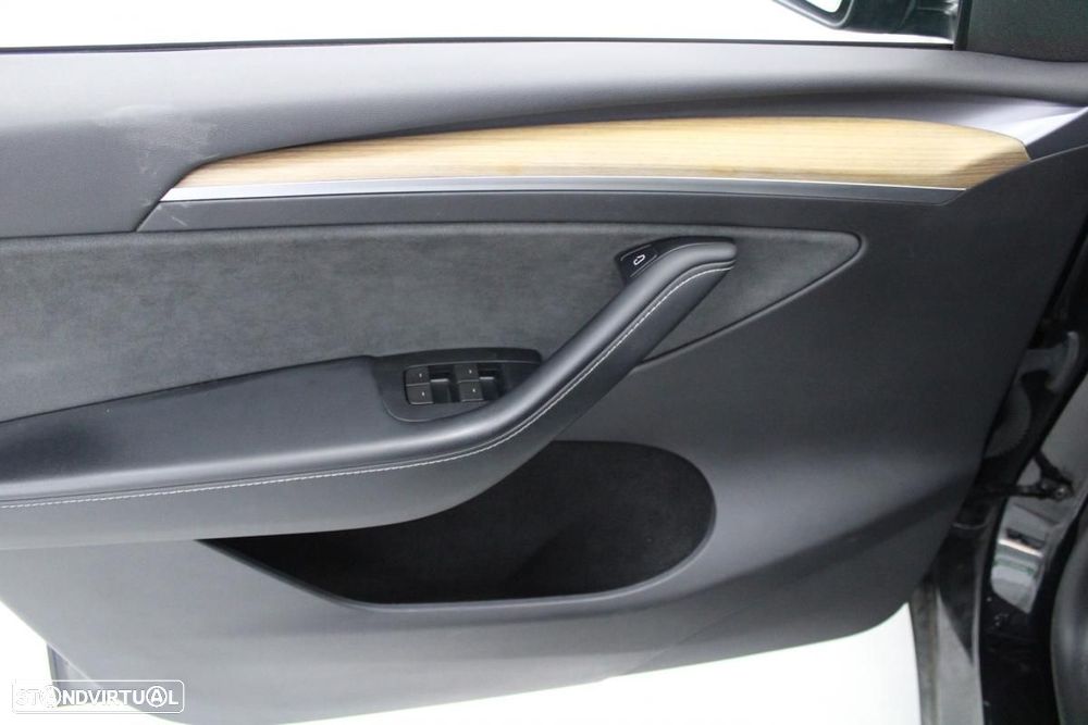 Tesla Model Y Standard - 9