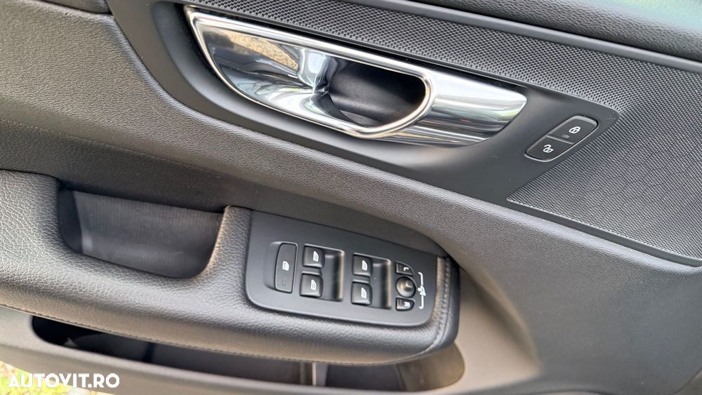 Volvo XC 60 T8 Twin Engine AWD Geartronic Momentum - 10