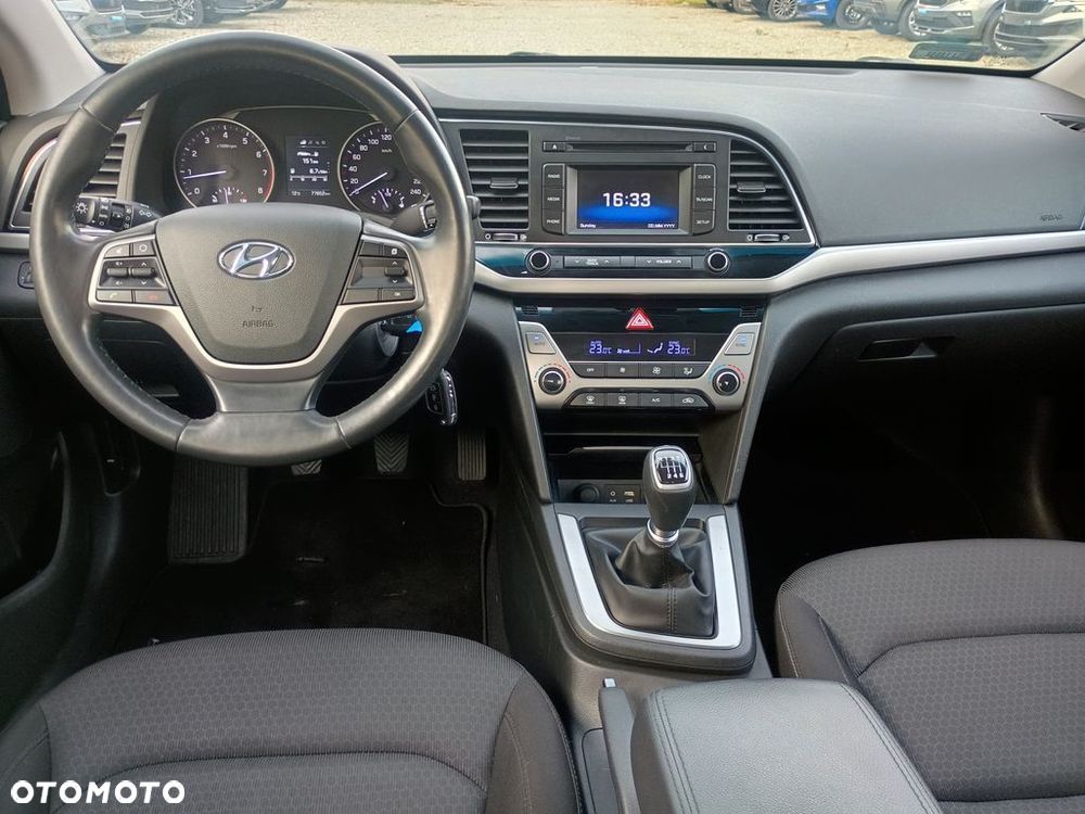 Hyundai Elantra - 18