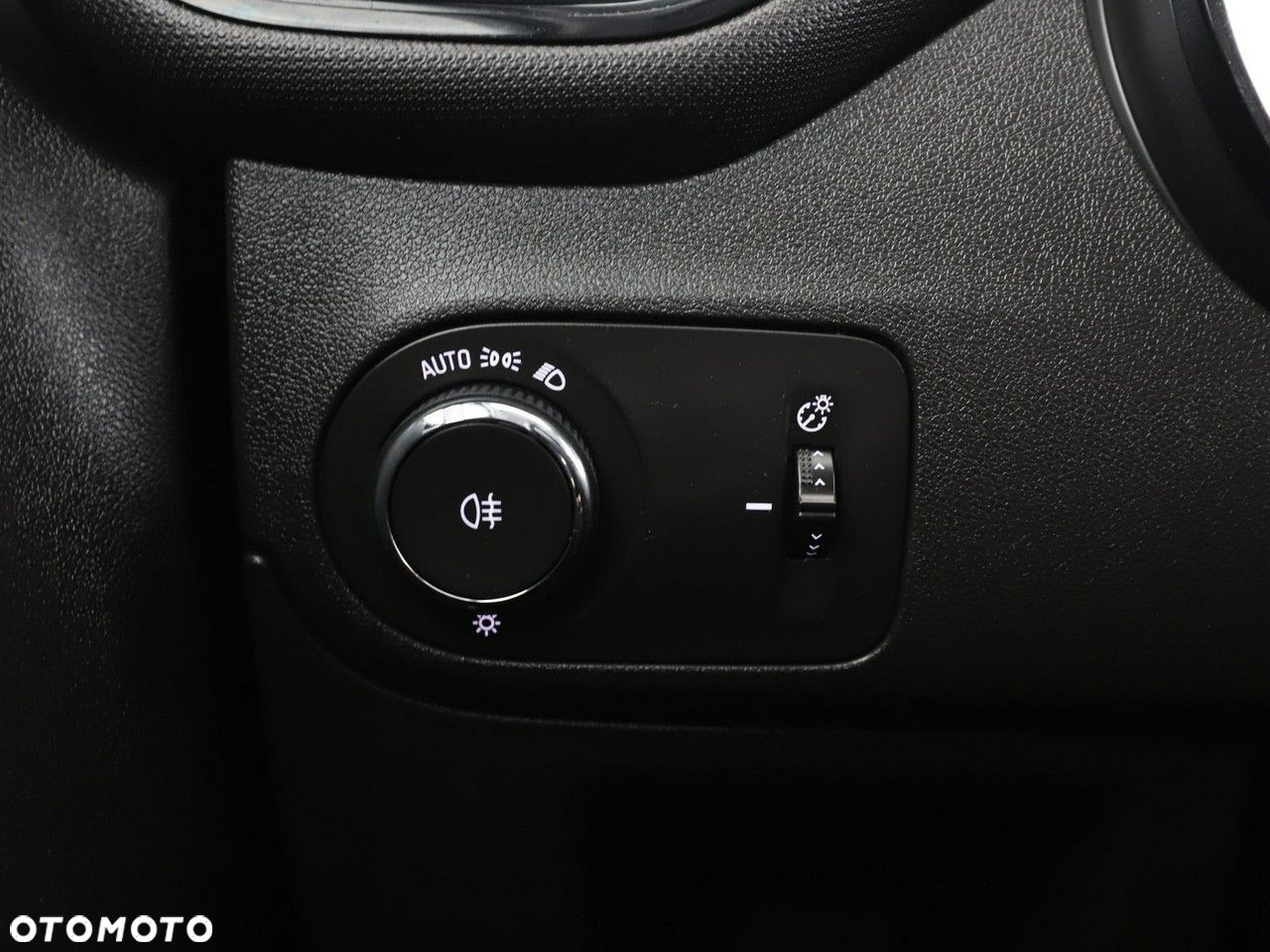Opel Crossland X 1.2 T Design Line S&S - 34
